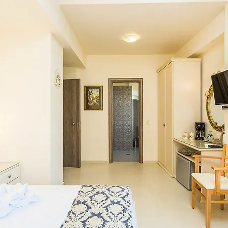 Polyxenia Hotel apartamentowy 4*