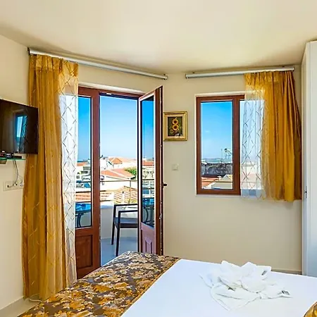 Polyxenia Aparthotel 4*