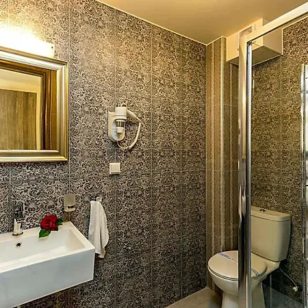Polyxenia Aparthotel 4*